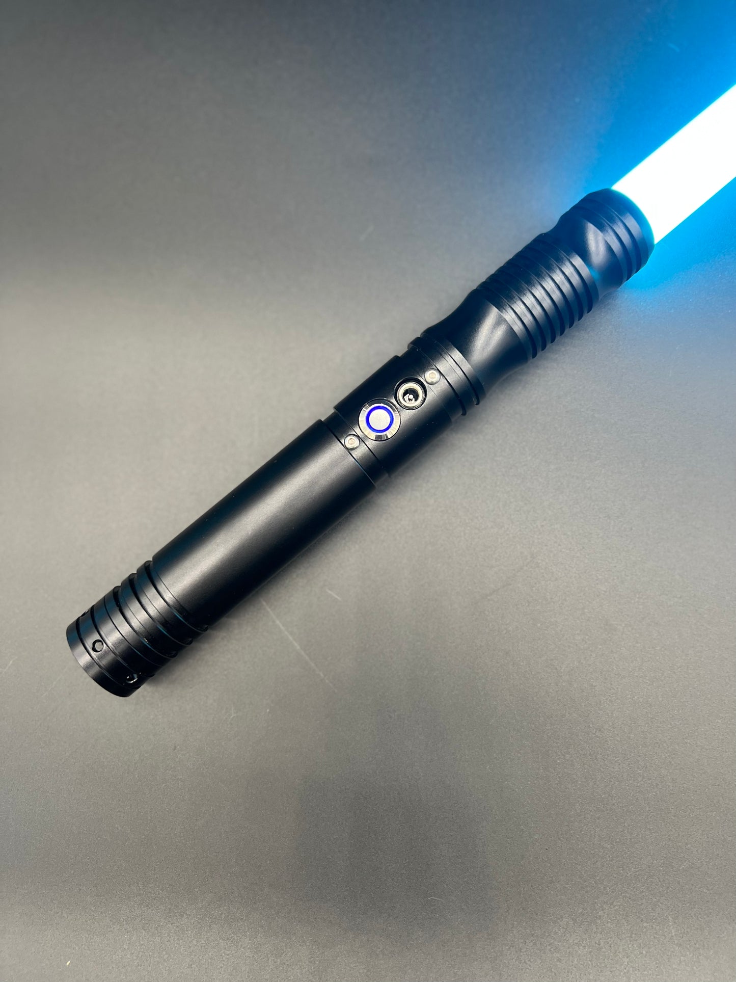 THE FORCE ECHO LIGHTSABER
