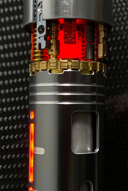 THE SKYWALKER LEGACY LIGHTSABER (KYBER SERIES)